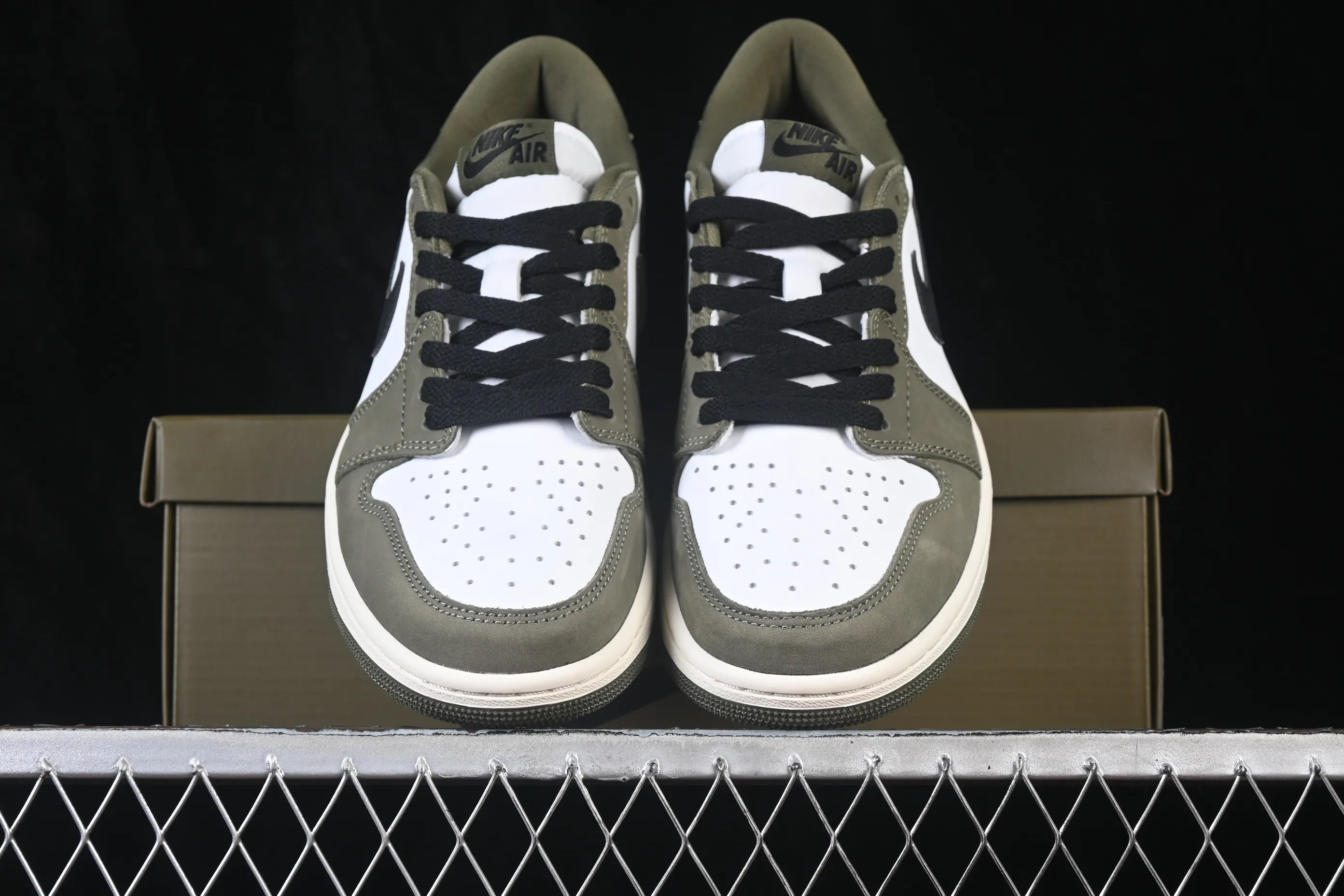 All categories Air Jordan Jordan series basketball shoes Air Jordan 1 Low G version pure original Air Jordan 1 Low OG "Medium Olive" AJ1 Joe 1 joint model olive green low-top retro culture basketball shoes HQ6998-200